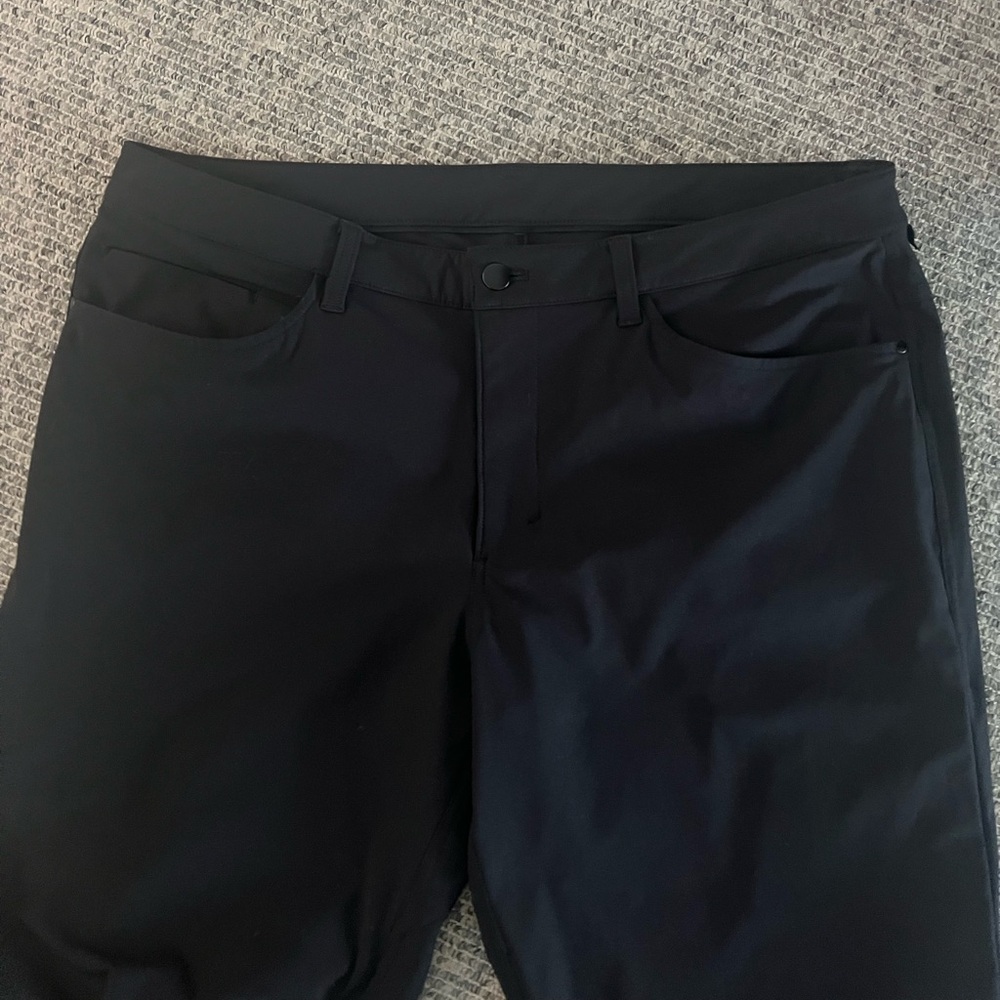 Lululemon Men's Sleek Black Pants